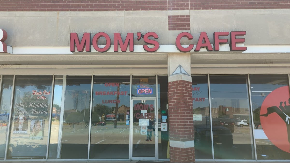 Mom's Cafe interior