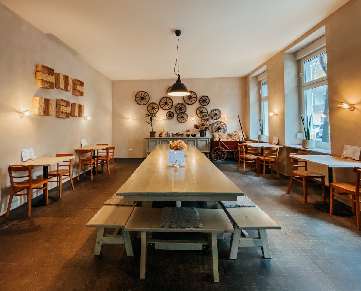 Cafe Largo interior