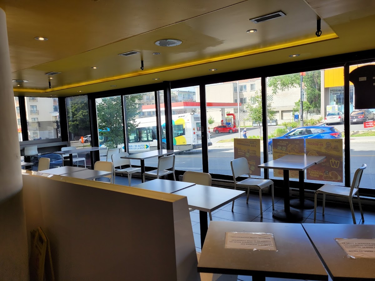L2 Lounge interior