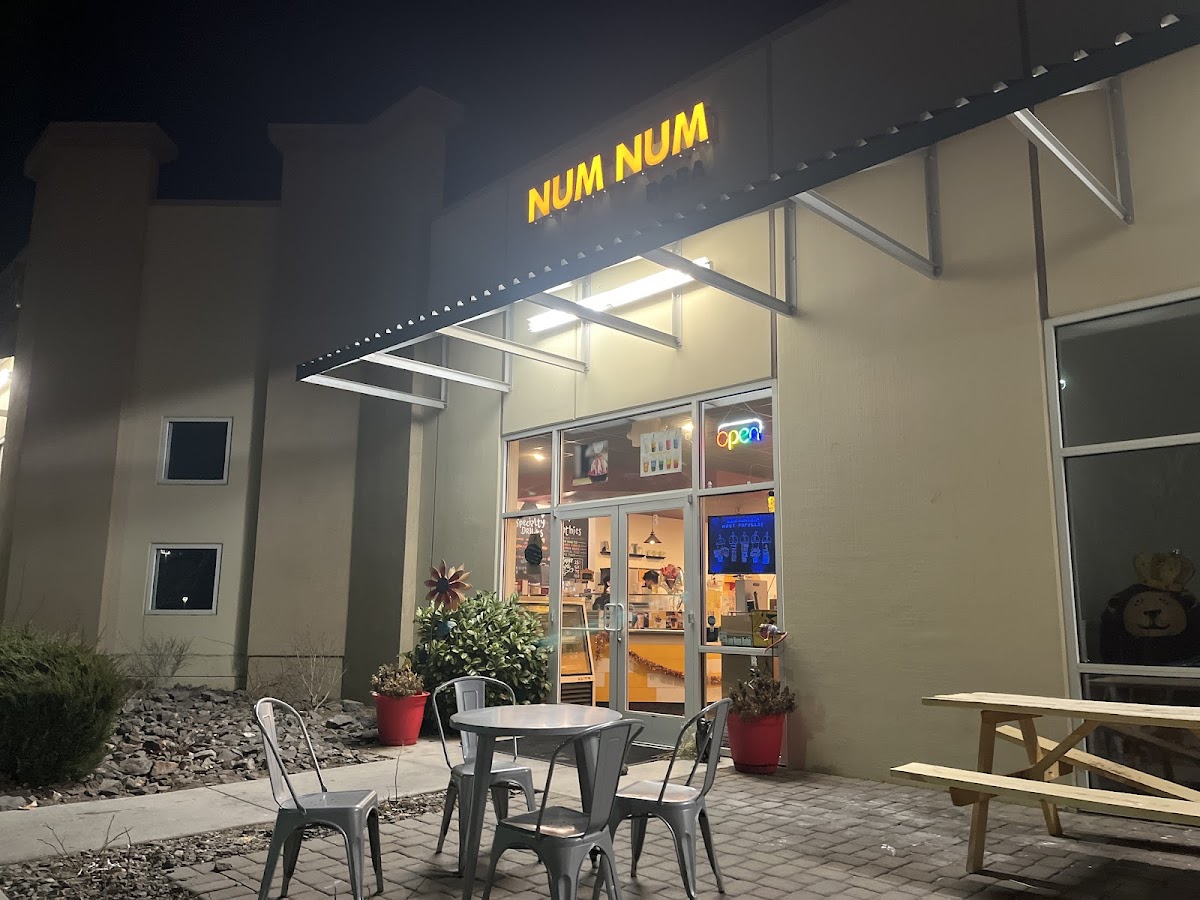 Num Num Boba interior