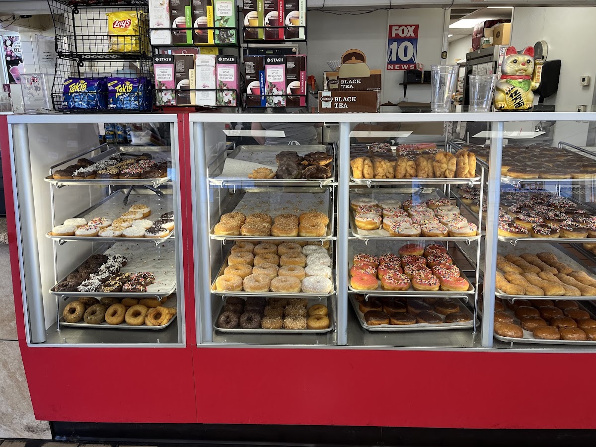 BoSa Donuts Chandler Az interior