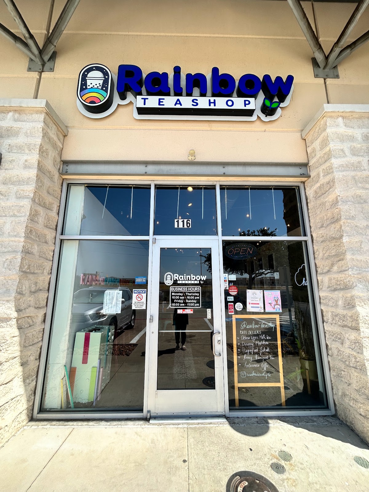 Rainbow Teashop Boba interior
