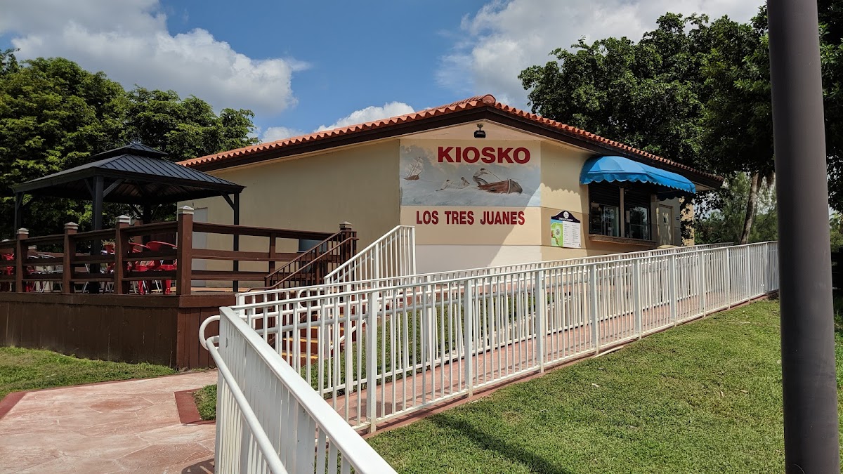 Kiosko Los Tres Juanes interior