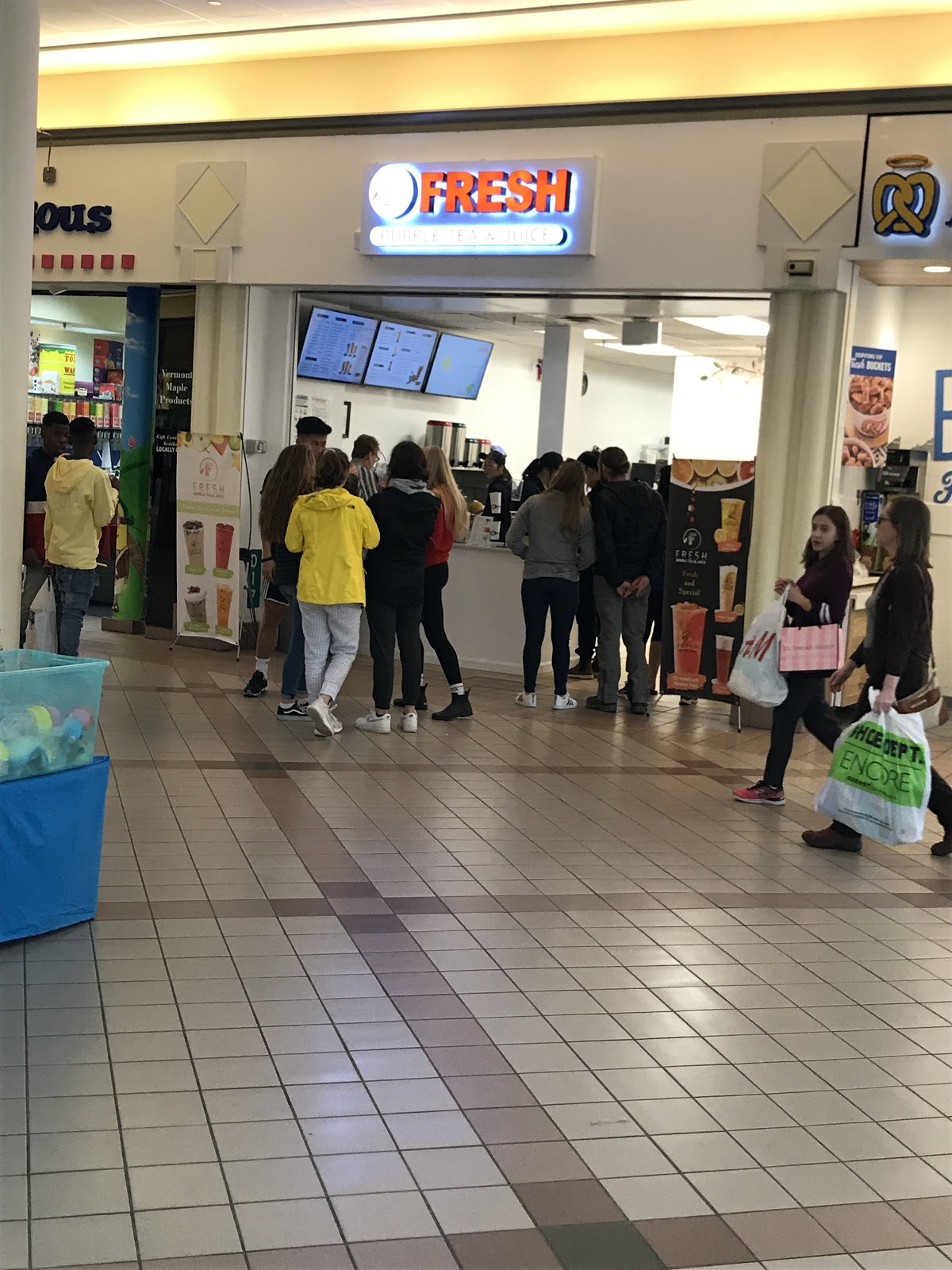 Fresh Bubble Tea & Juice interior