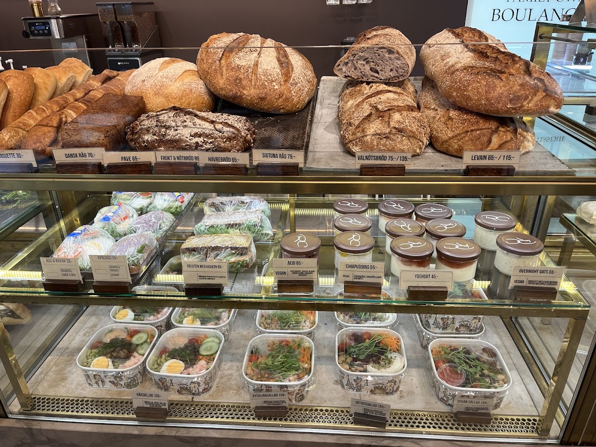 RC Café & Pâtisserie interior