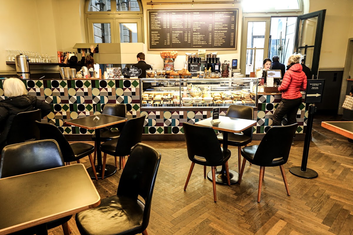 Café Oscar interior