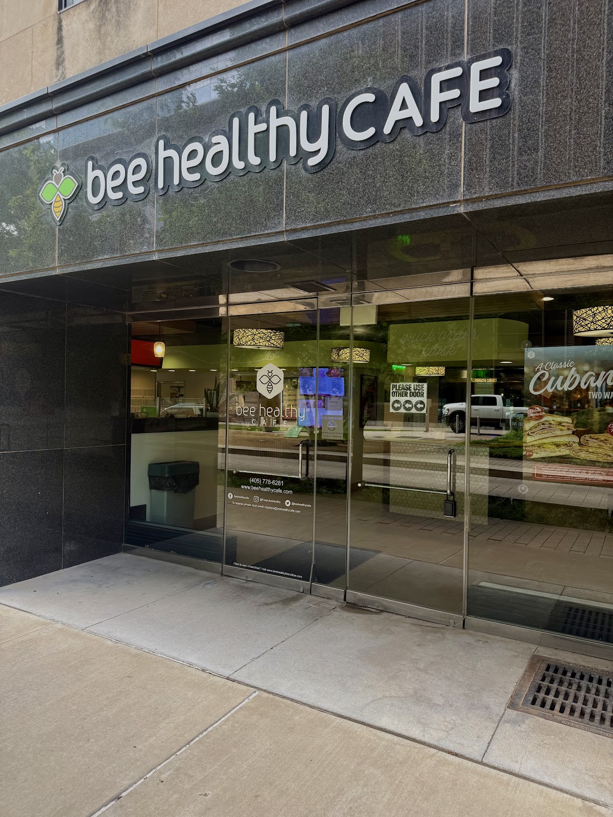 Bee Healthy Cafe (City Place Tower) interior