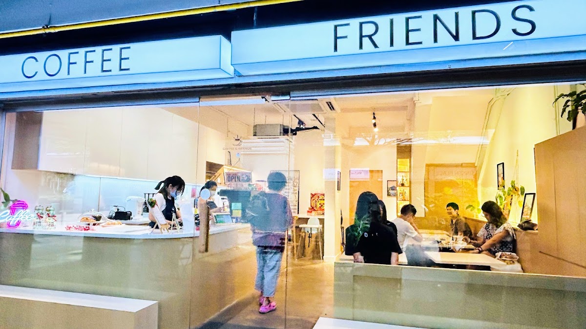 Coffee & Friends (Sunset Way) interior
