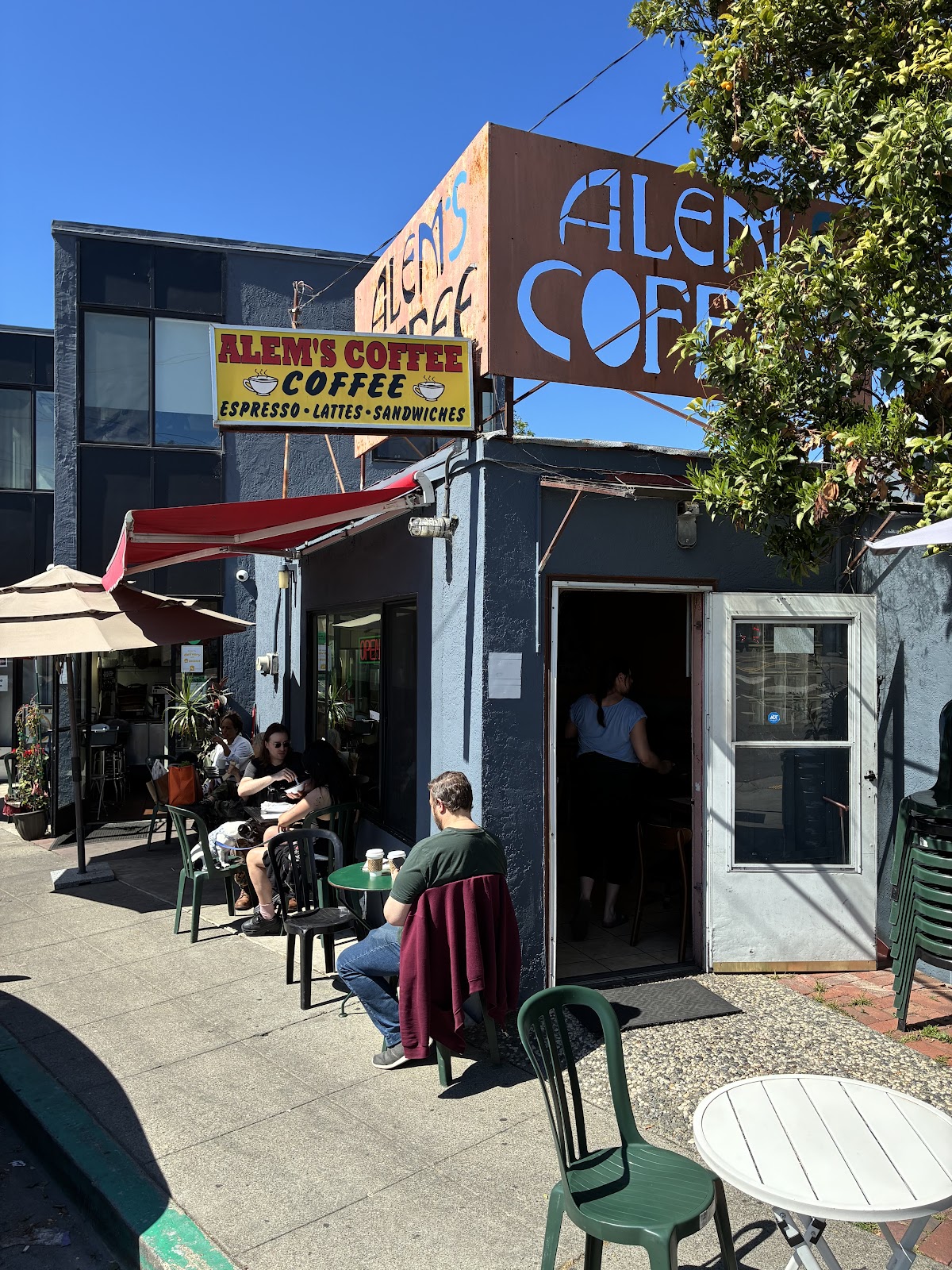 Alem's Coffee interior