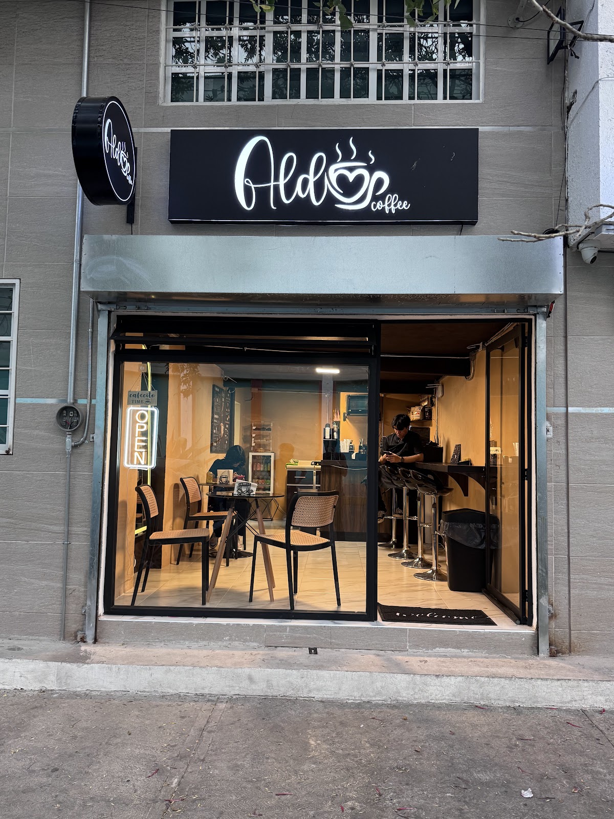 Aldo’s Coffee interior
