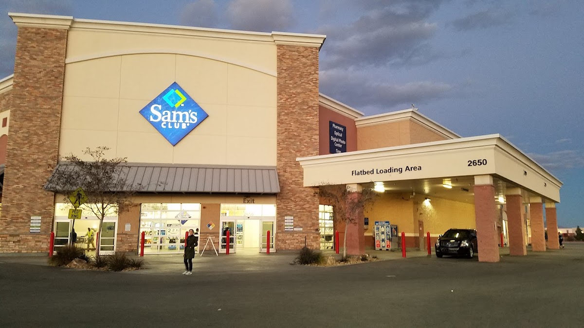 Sam's Club Cafe interior