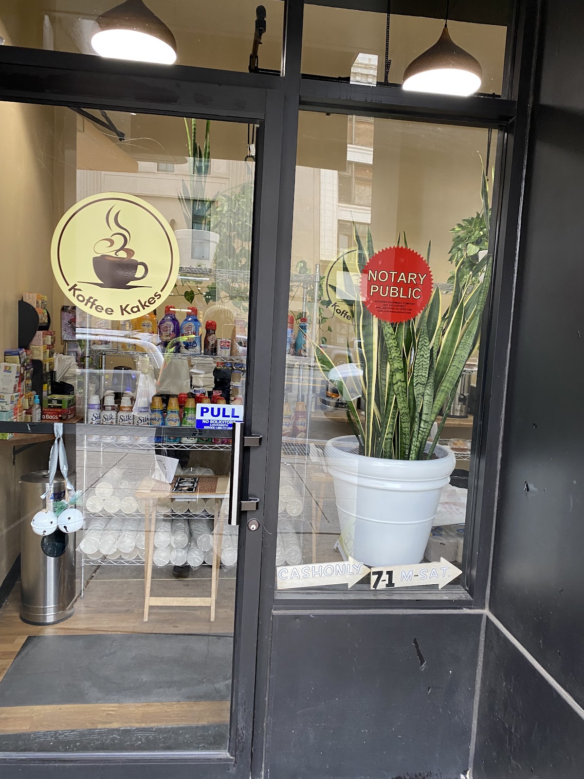 Koffee Kakes interior