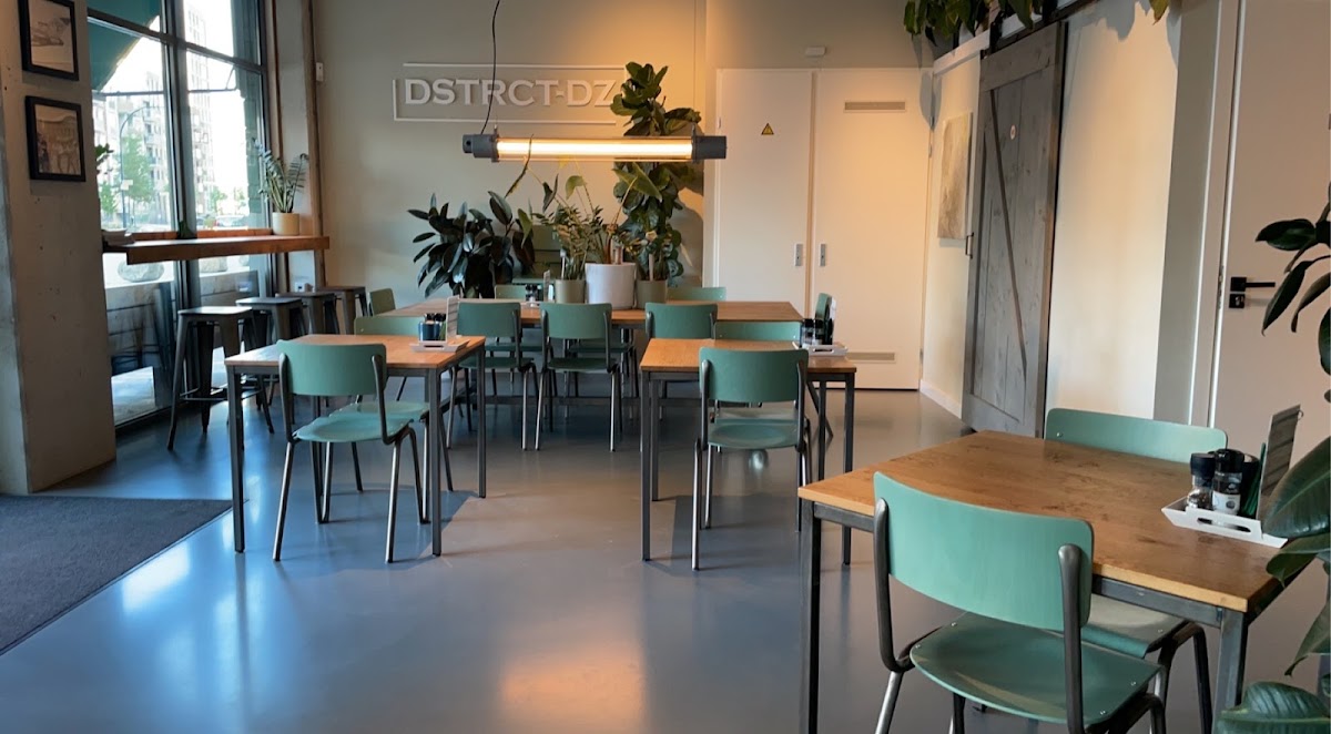 DSTRCT-DZ interior