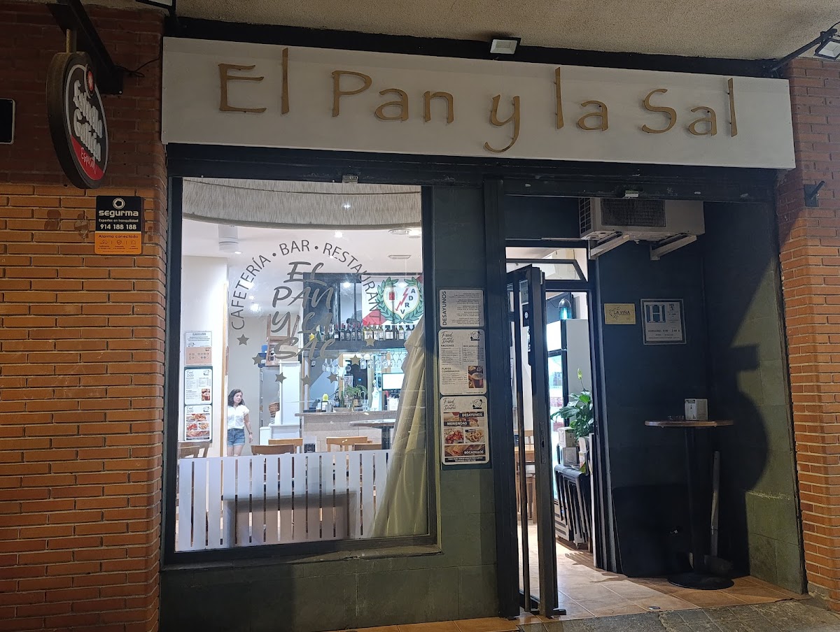 El Pan y La Sal interior