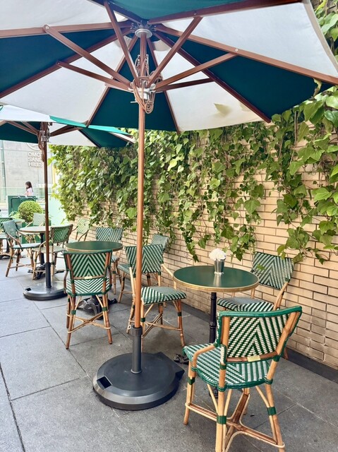 Ralph's Coffee interior