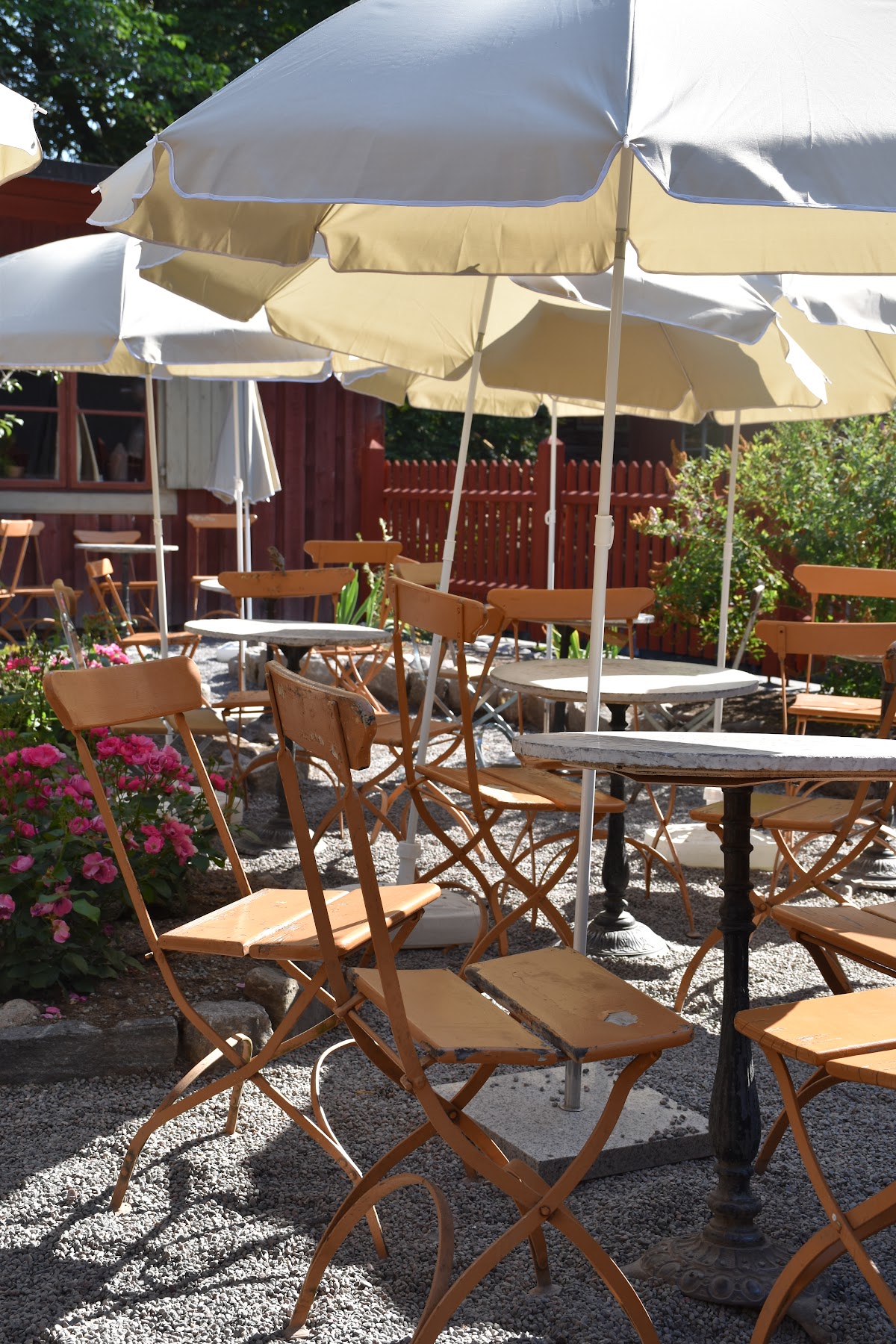 Café Petissan interior