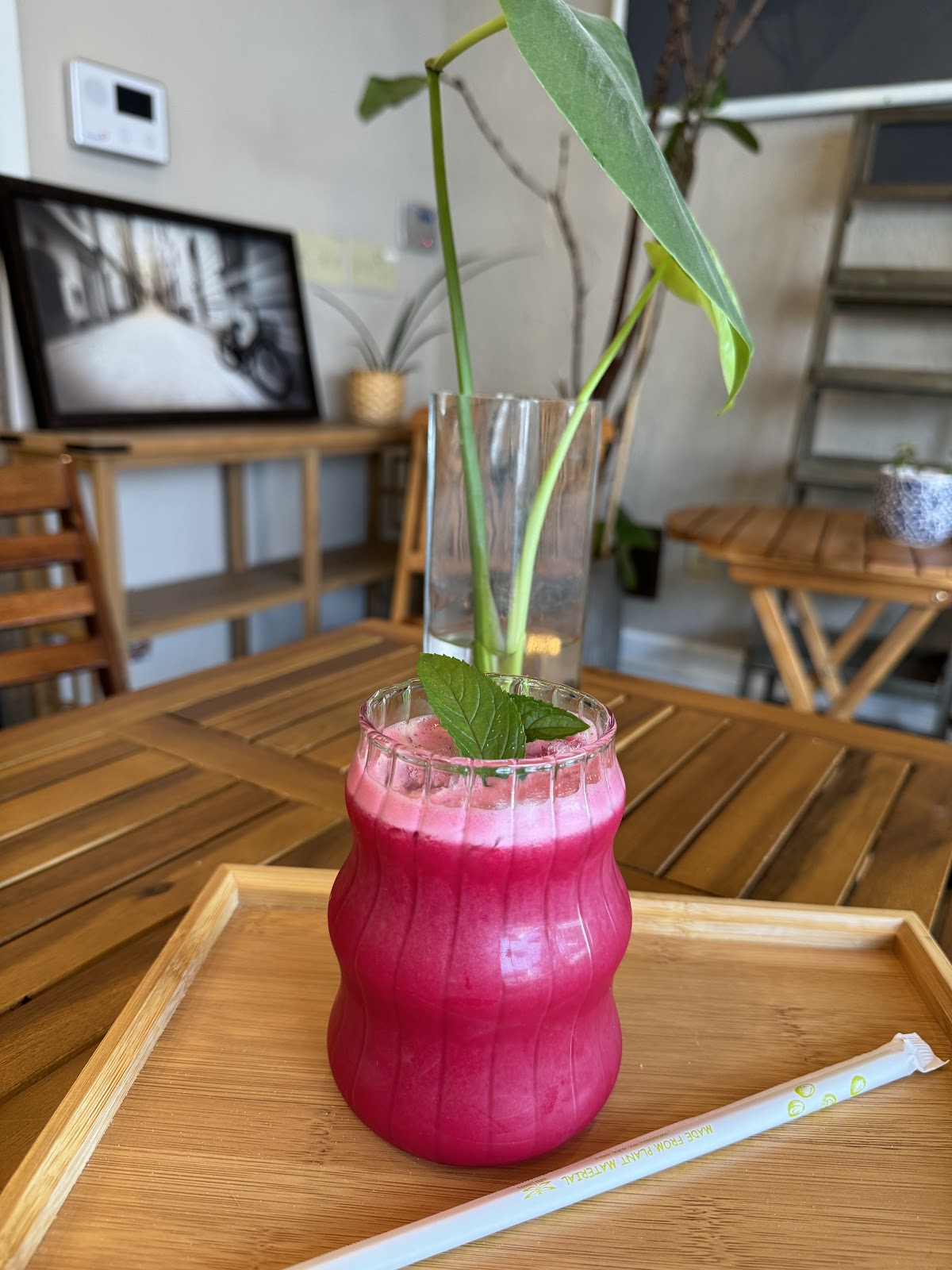 Sen Organic Juice Nook interior