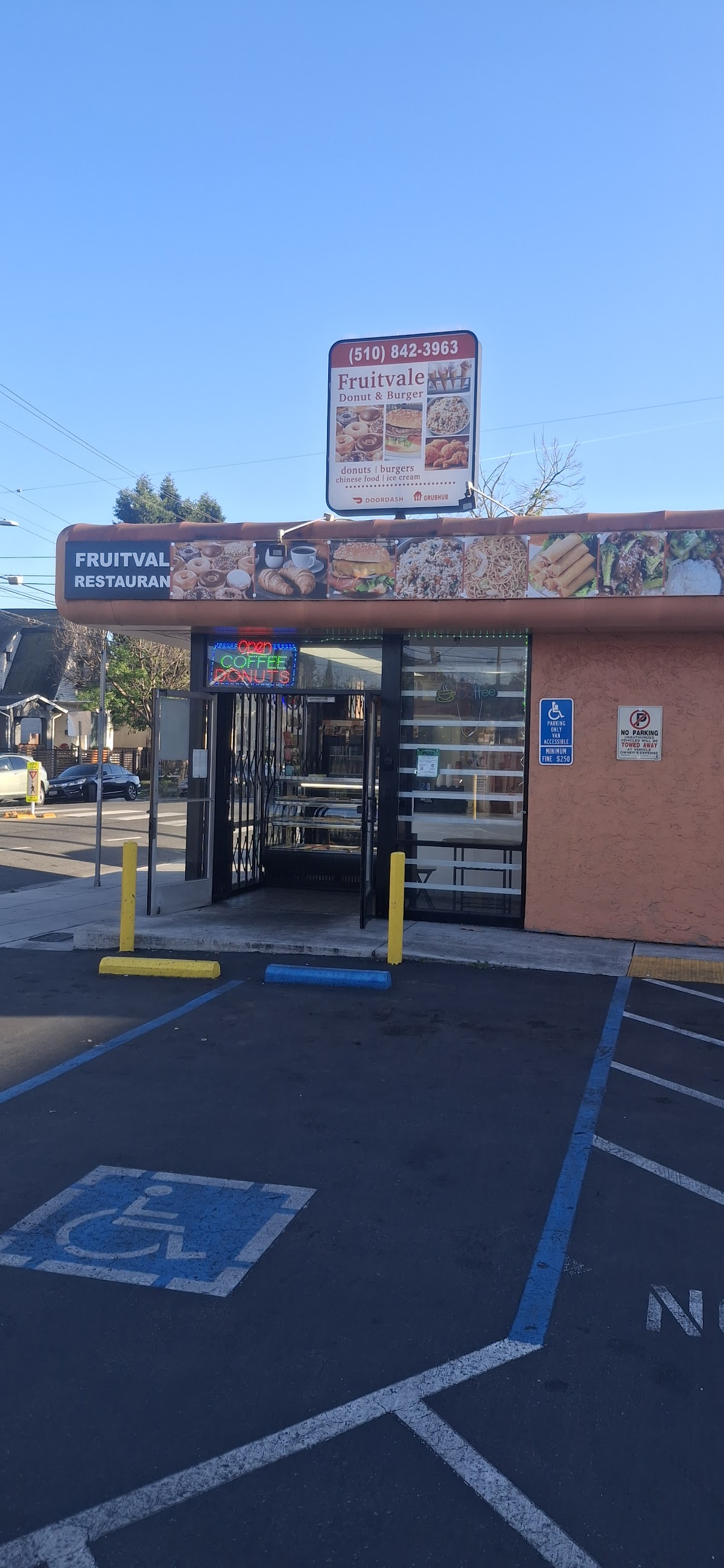Fruitvale Donut & Burger interior