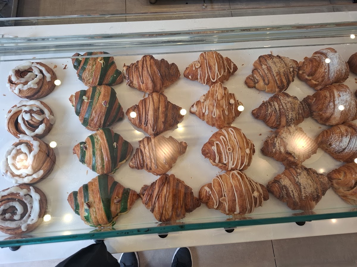 Fluffy croissanterie interior