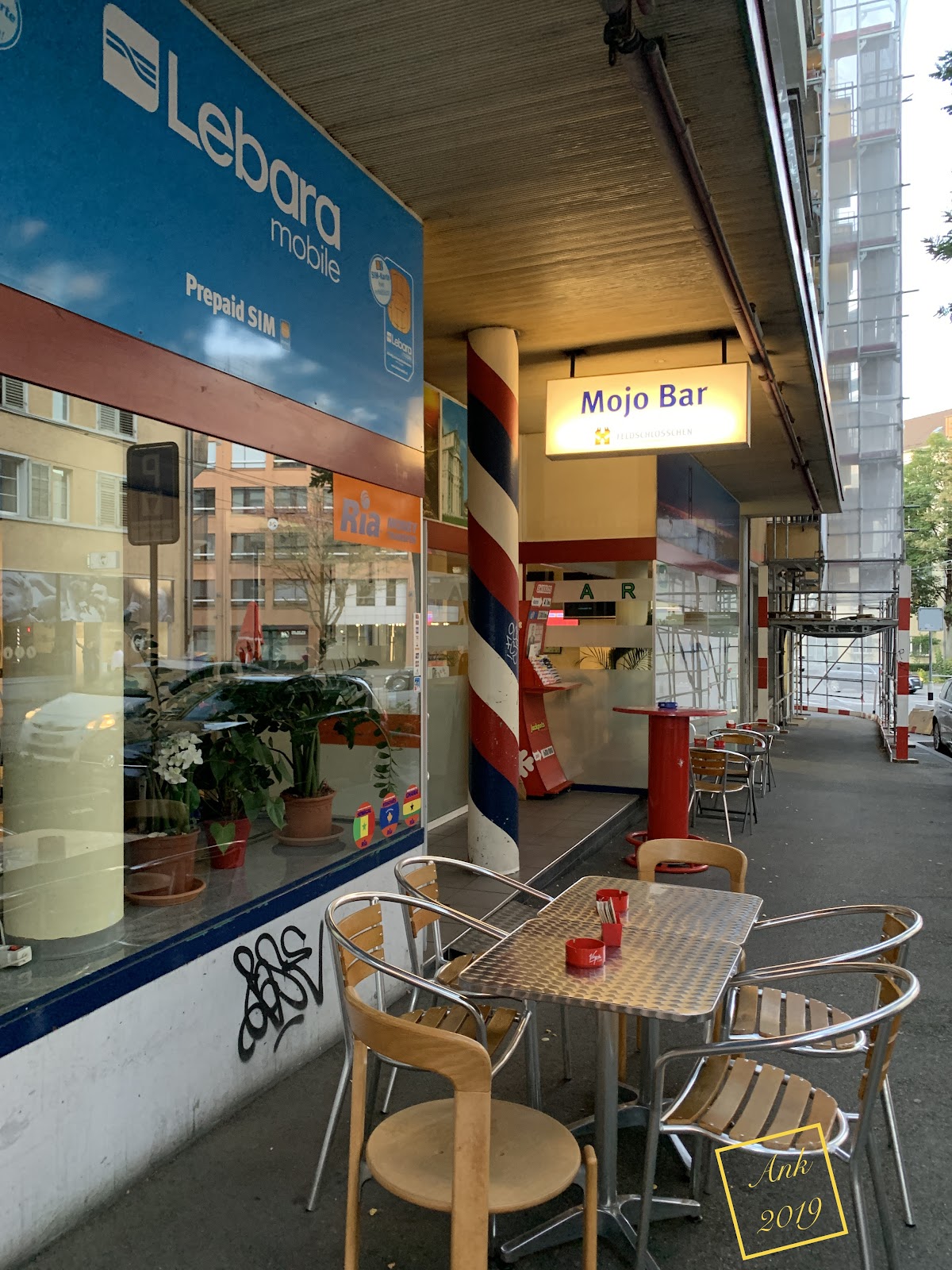 Café Bar Mojo interior