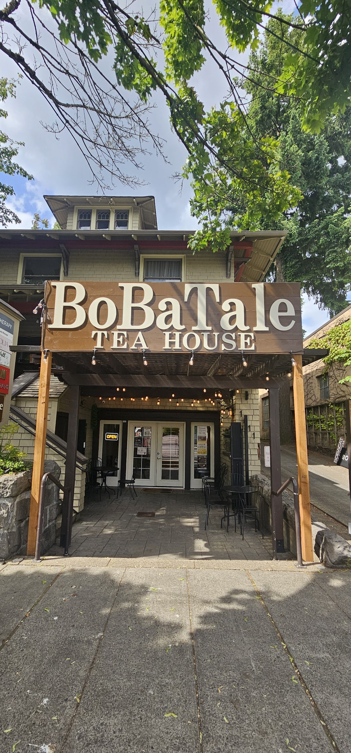 BOBATALE TEA HOUSE interior