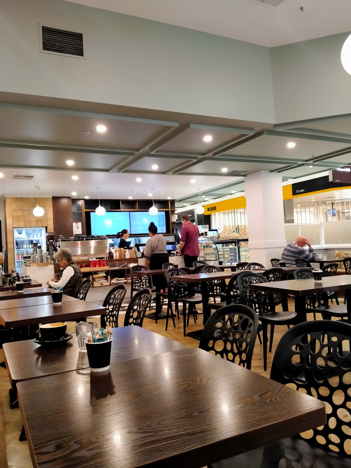 Luke's Cafe interior