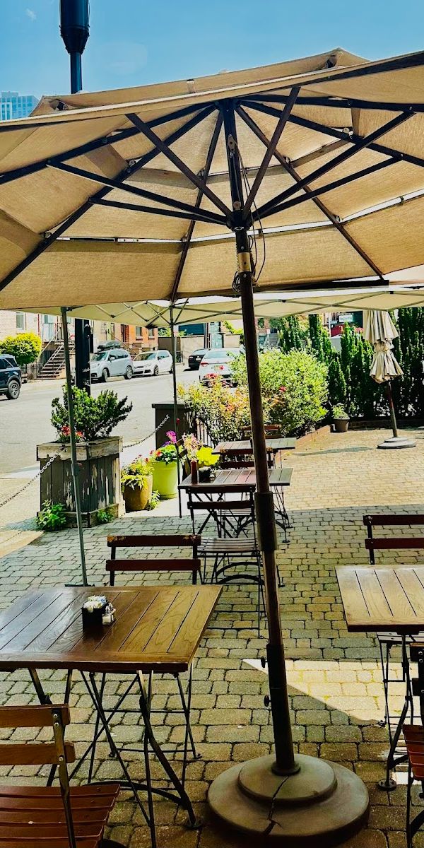 Cafe Dolma interior