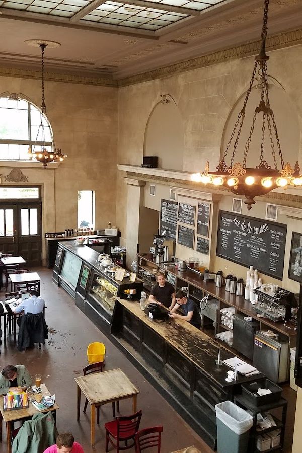Rue De La Course interior