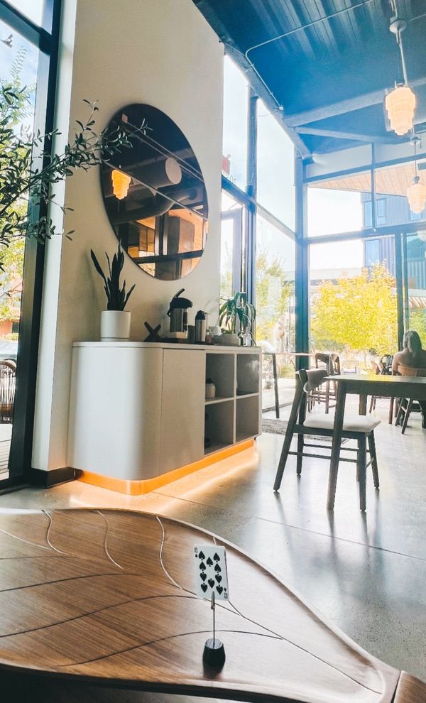 Le Petit Café NW interior