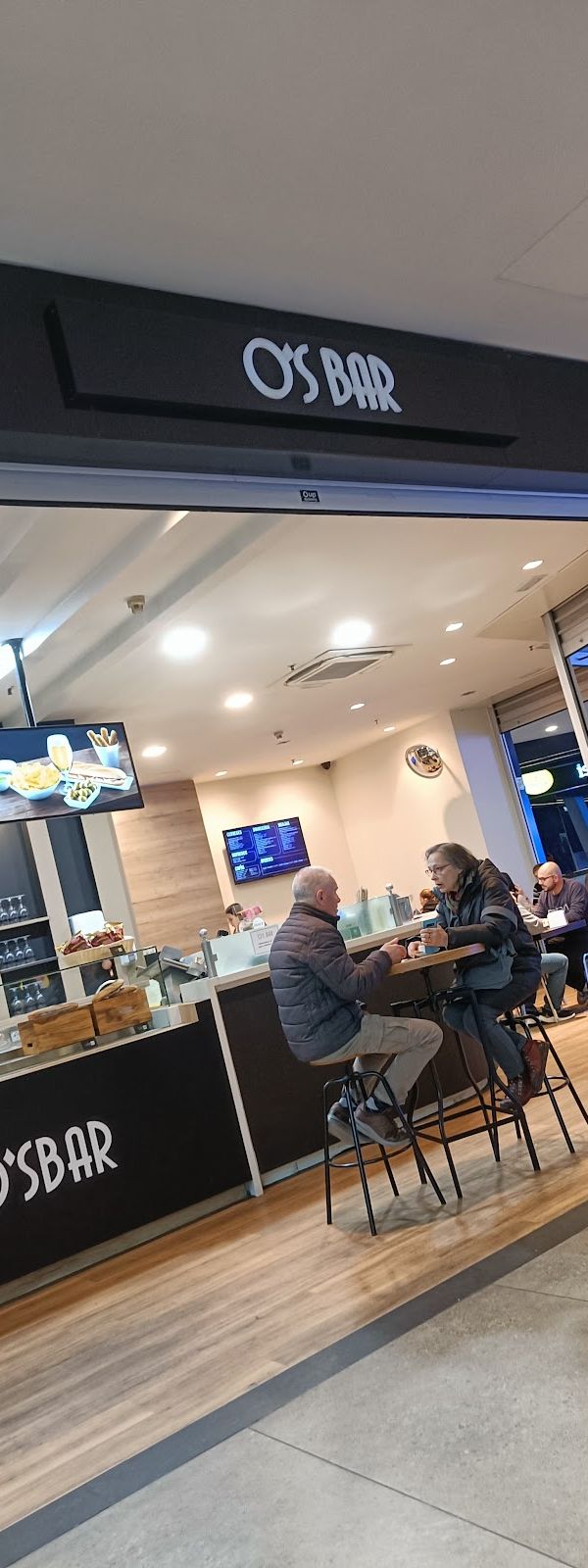 O'S Bar interior