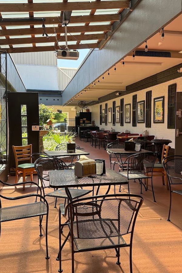Visart Cafe interior