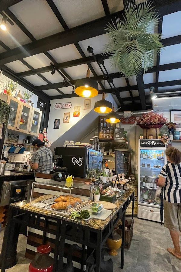 Nana Lamun Cafe' interior