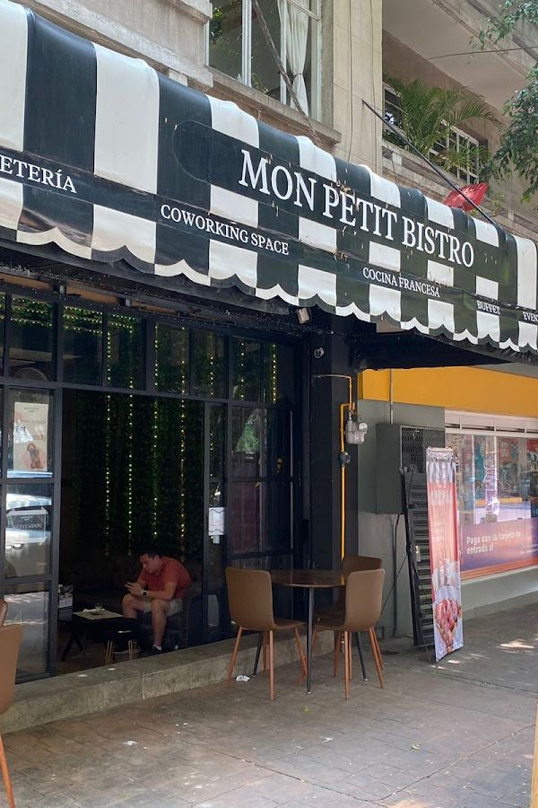 Montmarte Cafeteria and Coworking interior