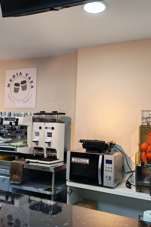 MEDIA TAZA interior