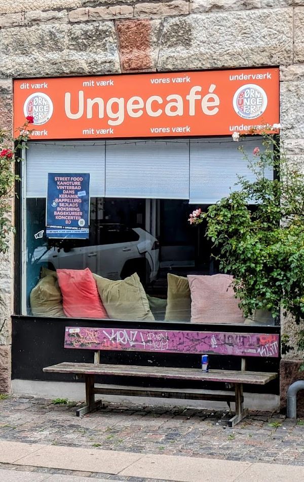 Ungecafeen interior
