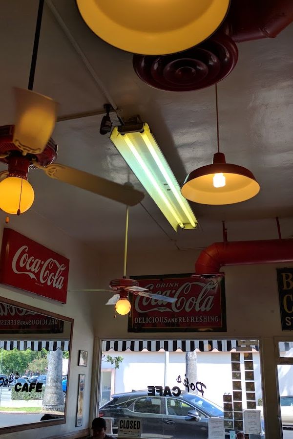 Pop's Cafe interior