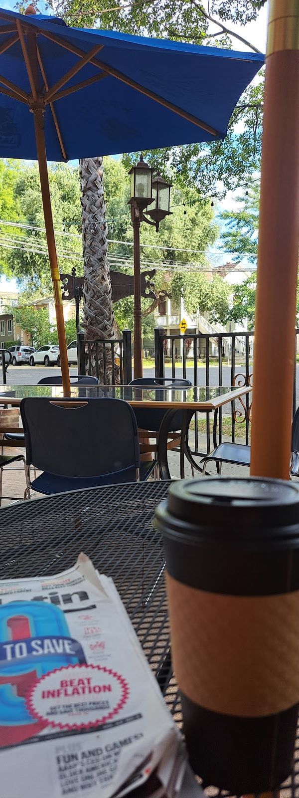Bueno Cafe interior