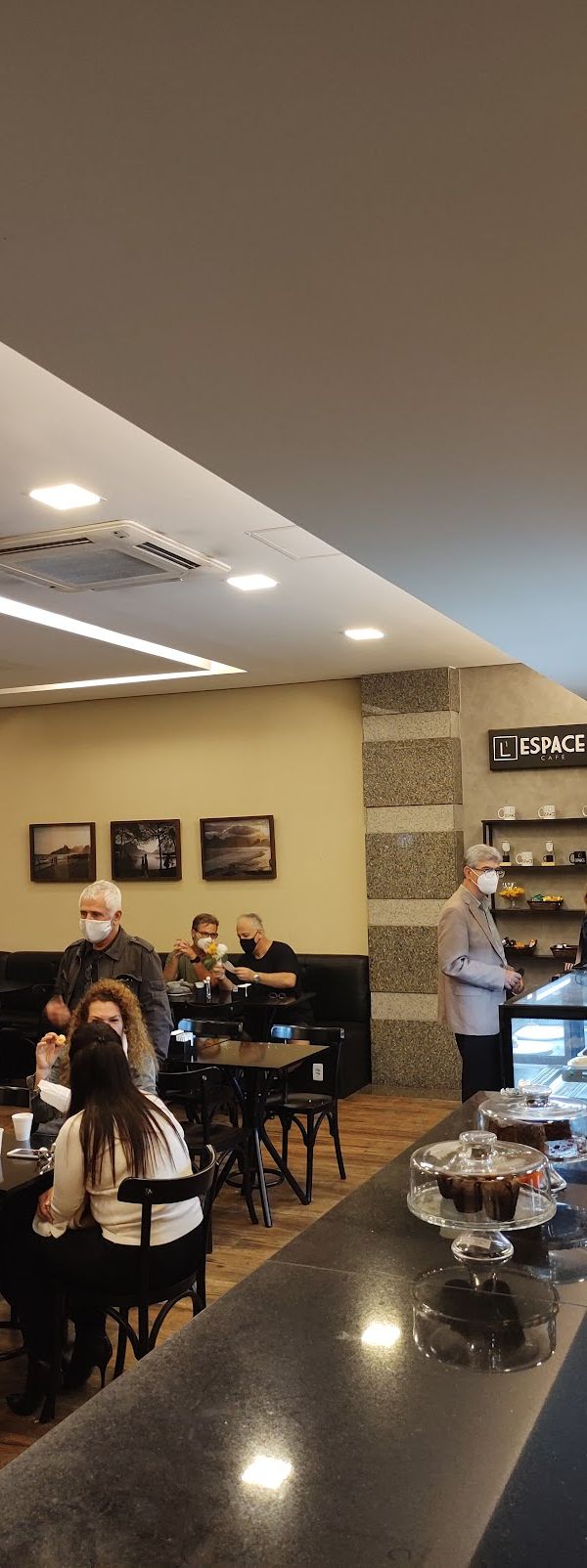 L'Espace Café interior