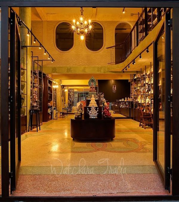 Dinso Art Gallery and Studio interior
