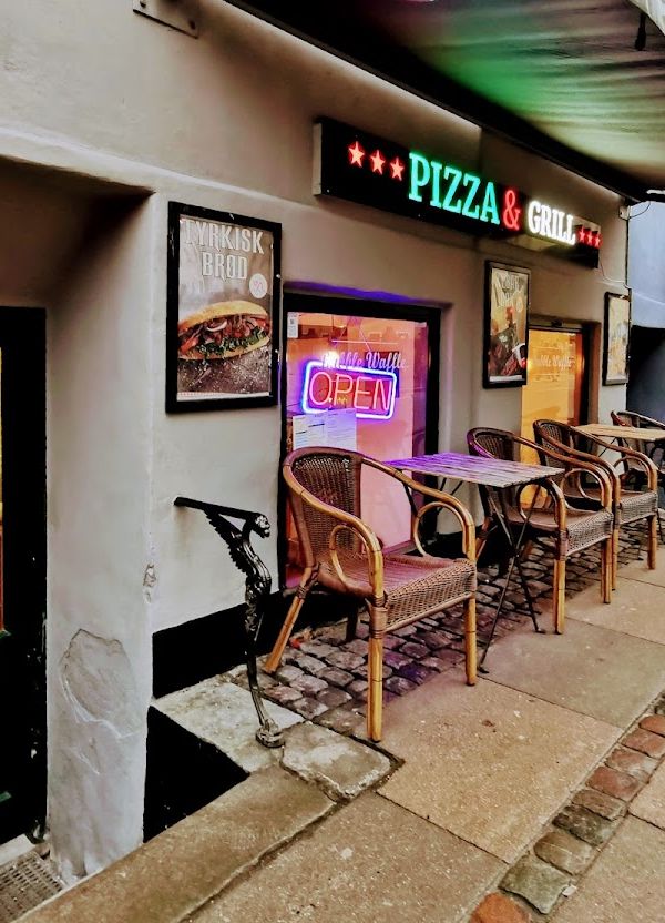 Luna Café og Pizzaria interior