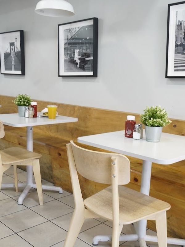 G’S coffee shop interior