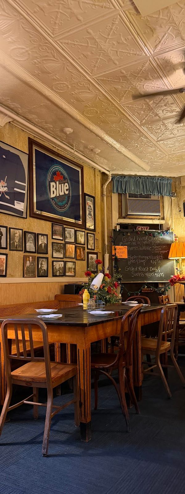 Ivanhoe Cafe interior