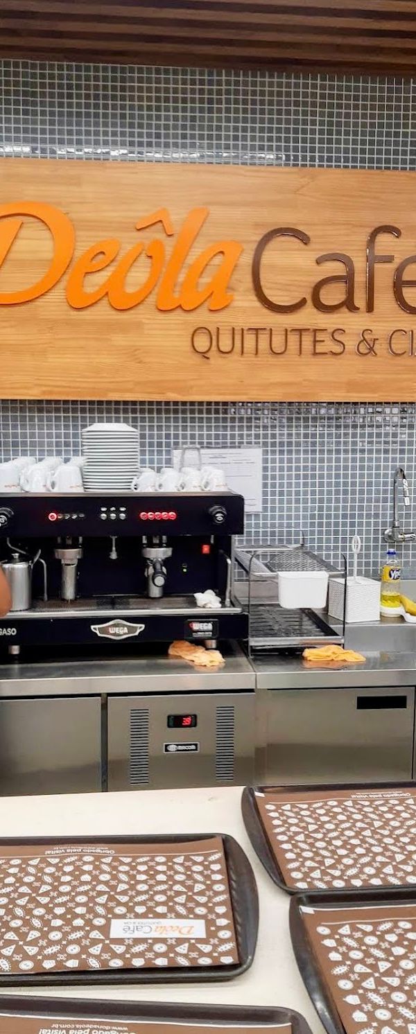 Deola Cafe, Quitutes e Cia interior