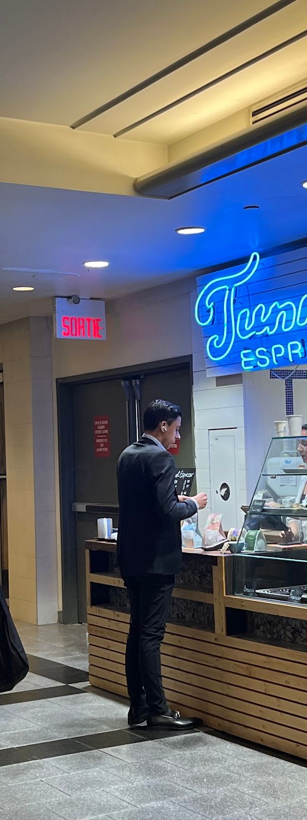 Tunnel Espresso PVM interior
