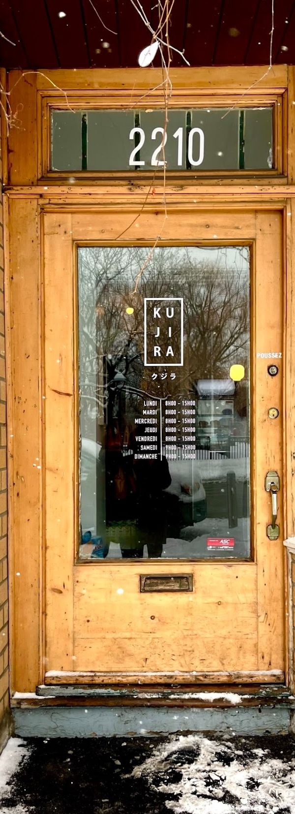 Cafe Kujira interior