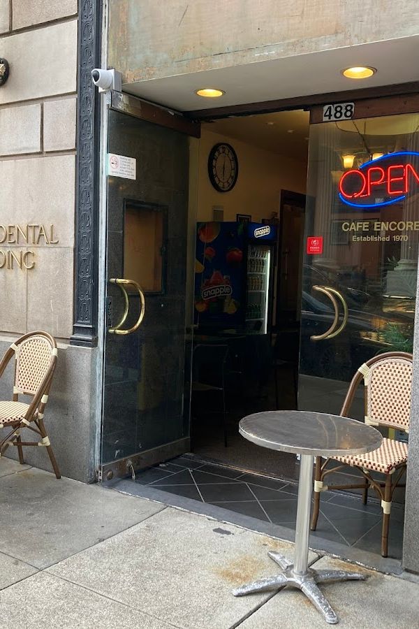 Cafe Encore: Coffee, Breakfast, and Lunch Delights interior