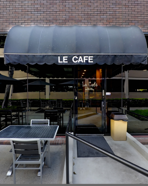 Le Cafe interior