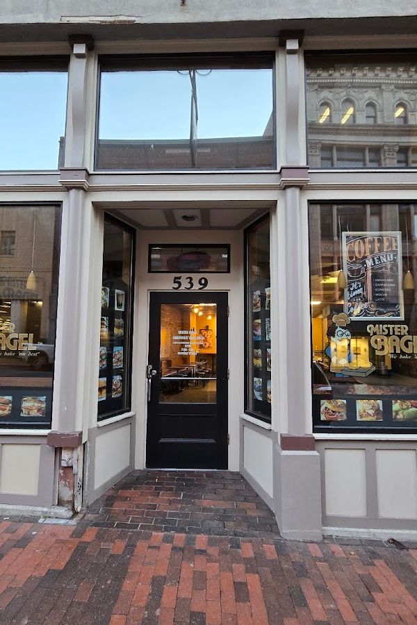 Mister Bagel interior
