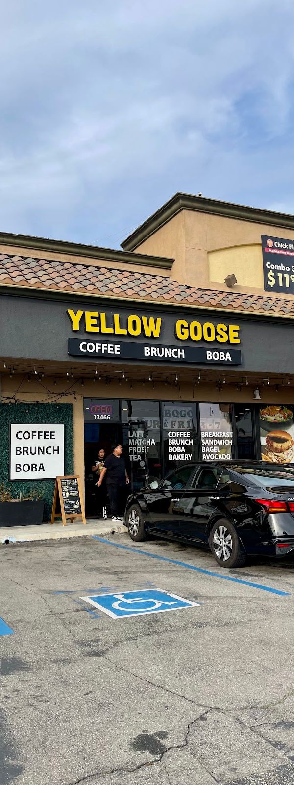 Cafe Yellow Goose interior