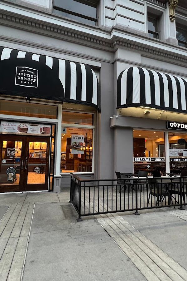 Corner Bakery Cafe interior